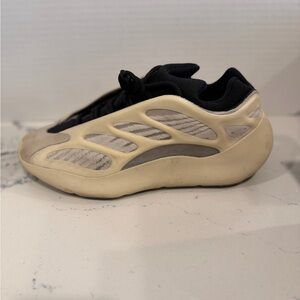 adidas Yeezy 700 V3 Azael Sneakers